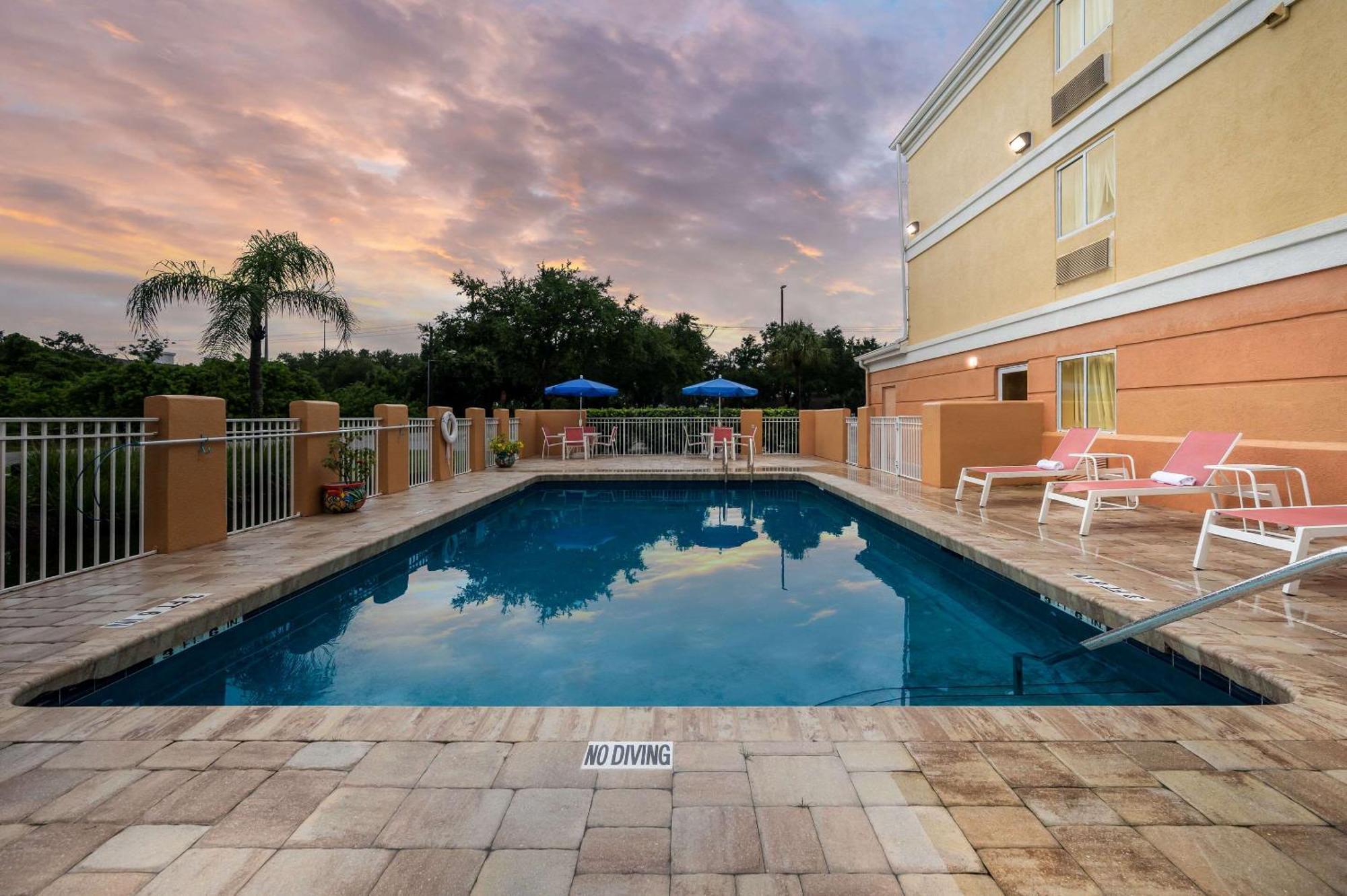 Comfort Inn Fort Myers Northeast מראה חיצוני תמונה