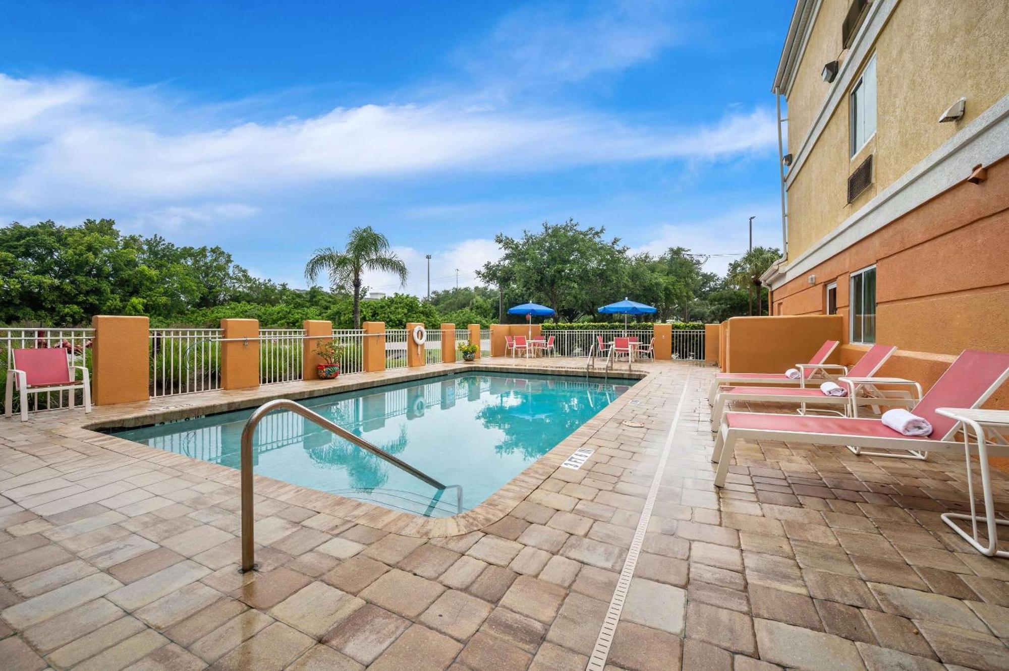 Comfort Inn Fort Myers Northeast מראה חיצוני תמונה