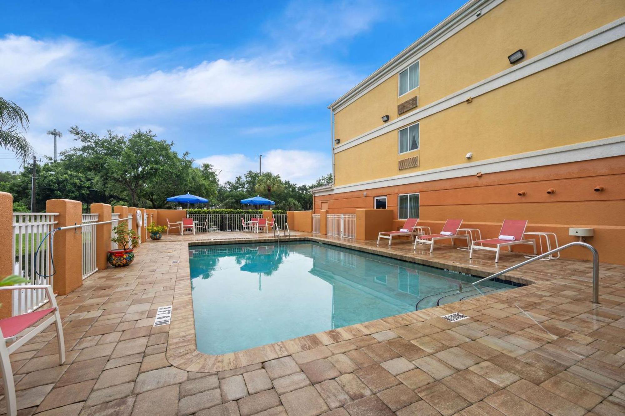 Comfort Inn Fort Myers Northeast מראה חיצוני תמונה
