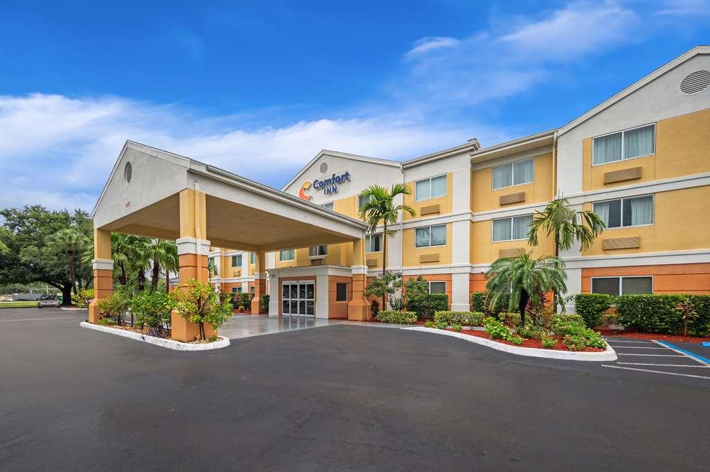 Comfort Inn Fort Myers Northeast מראה חיצוני תמונה