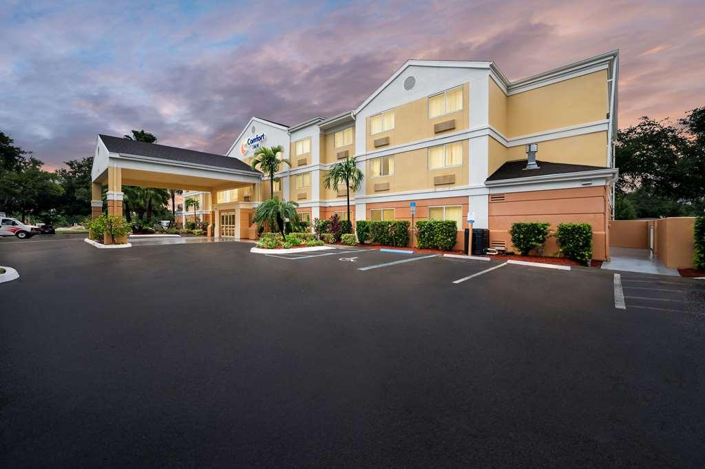 Comfort Inn Fort Myers Northeast מראה חיצוני תמונה